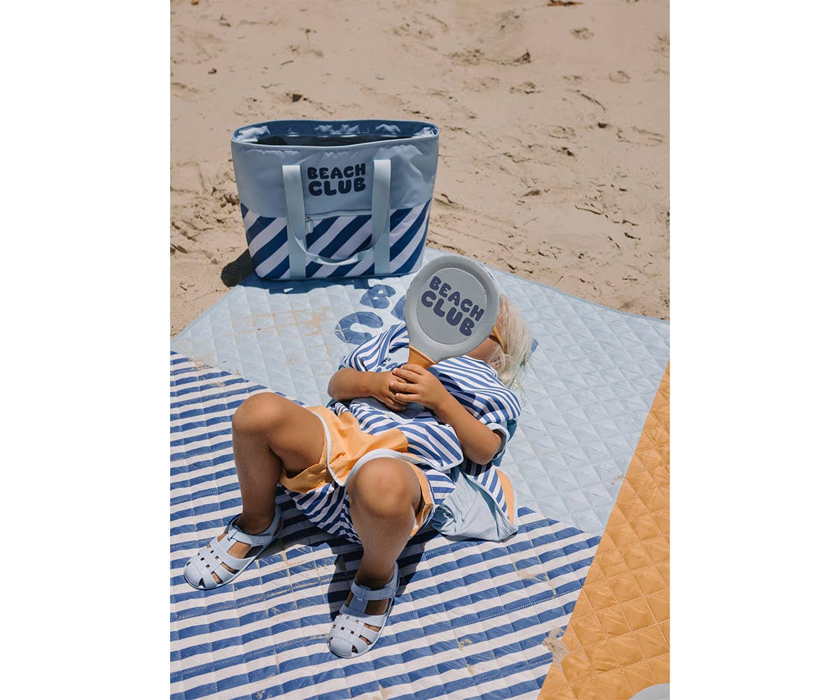 Ūdensizturīga pludmales un piknika sega "Stripes Blues & Beyond"